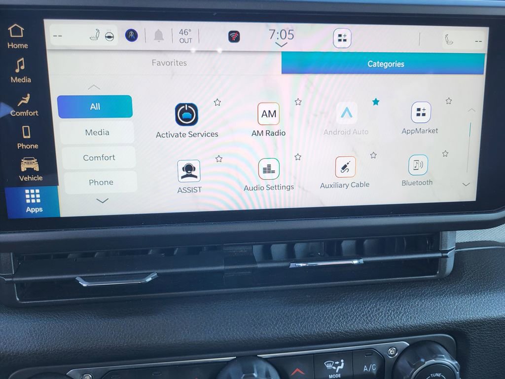 Used 2024 Jeep Wrangler Unlimited image 17