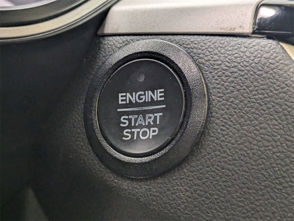 Used 2022 Ford Escape SE w/ SE Sport Appearance Package image 26