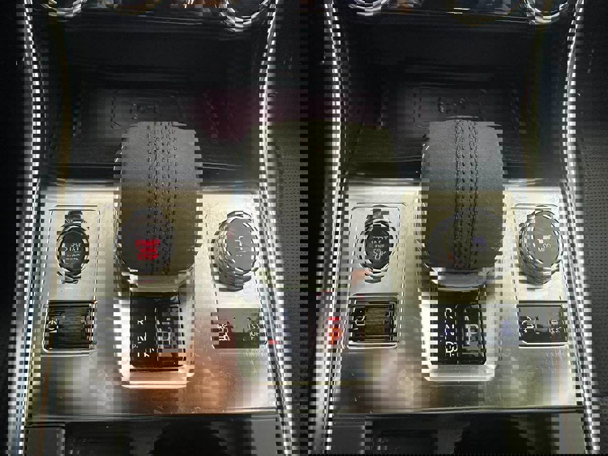 Used 2022 Jaguar XF R-Dynamic SE image 29