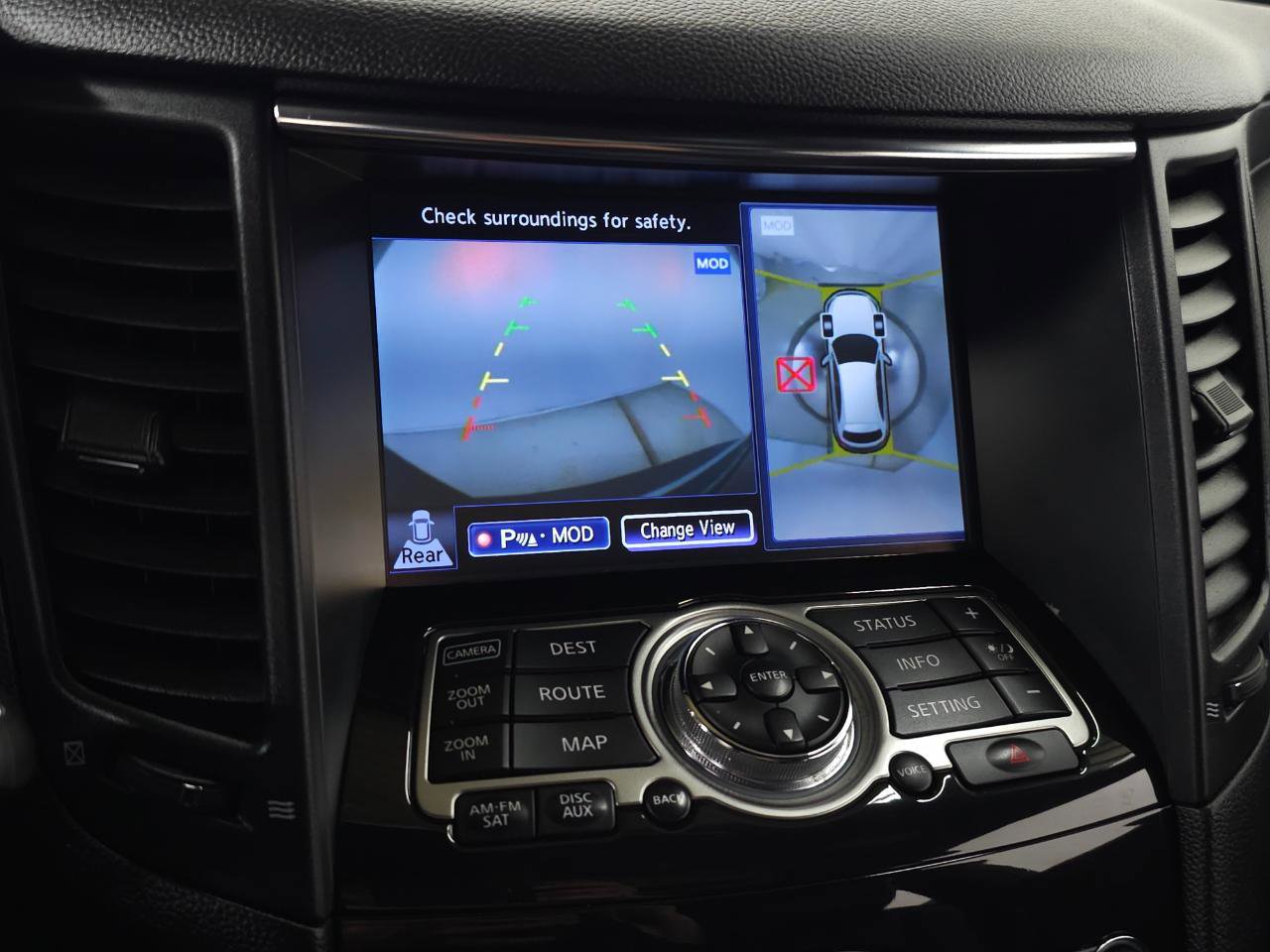 Used 2016 INFINITI QX70 AWD w/ Premium Package image 25