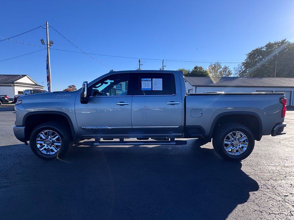 Used 2024 Chevrolet Silverado 2500 High Country w/ Technology Package AWD/4WD image 9