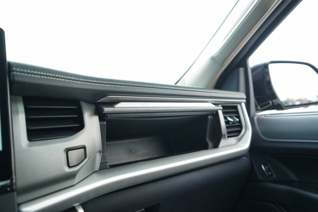 Used 2024 Ford Expedition Max XLT image 24