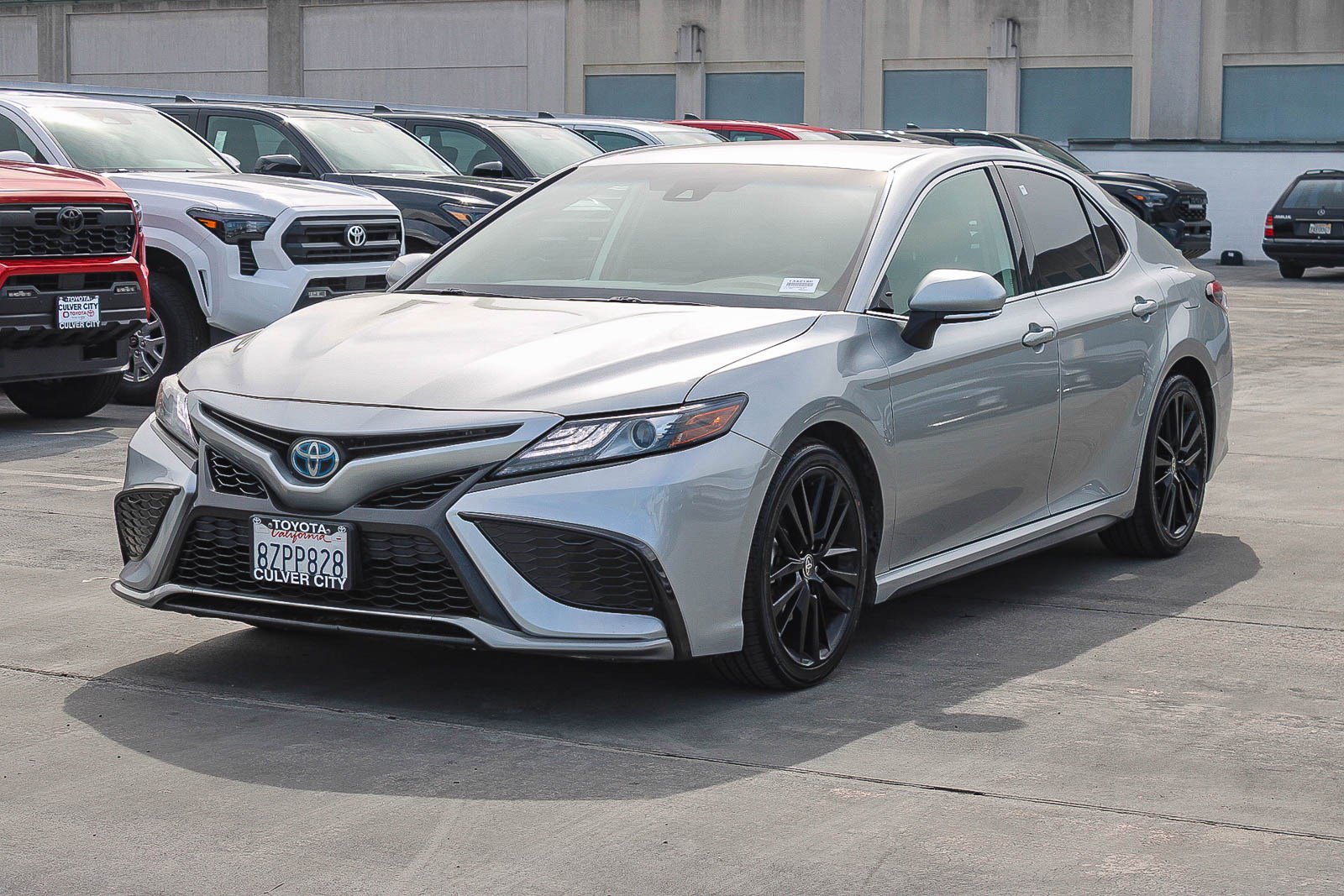 Used 2022 Toyota Camry XSE image 3