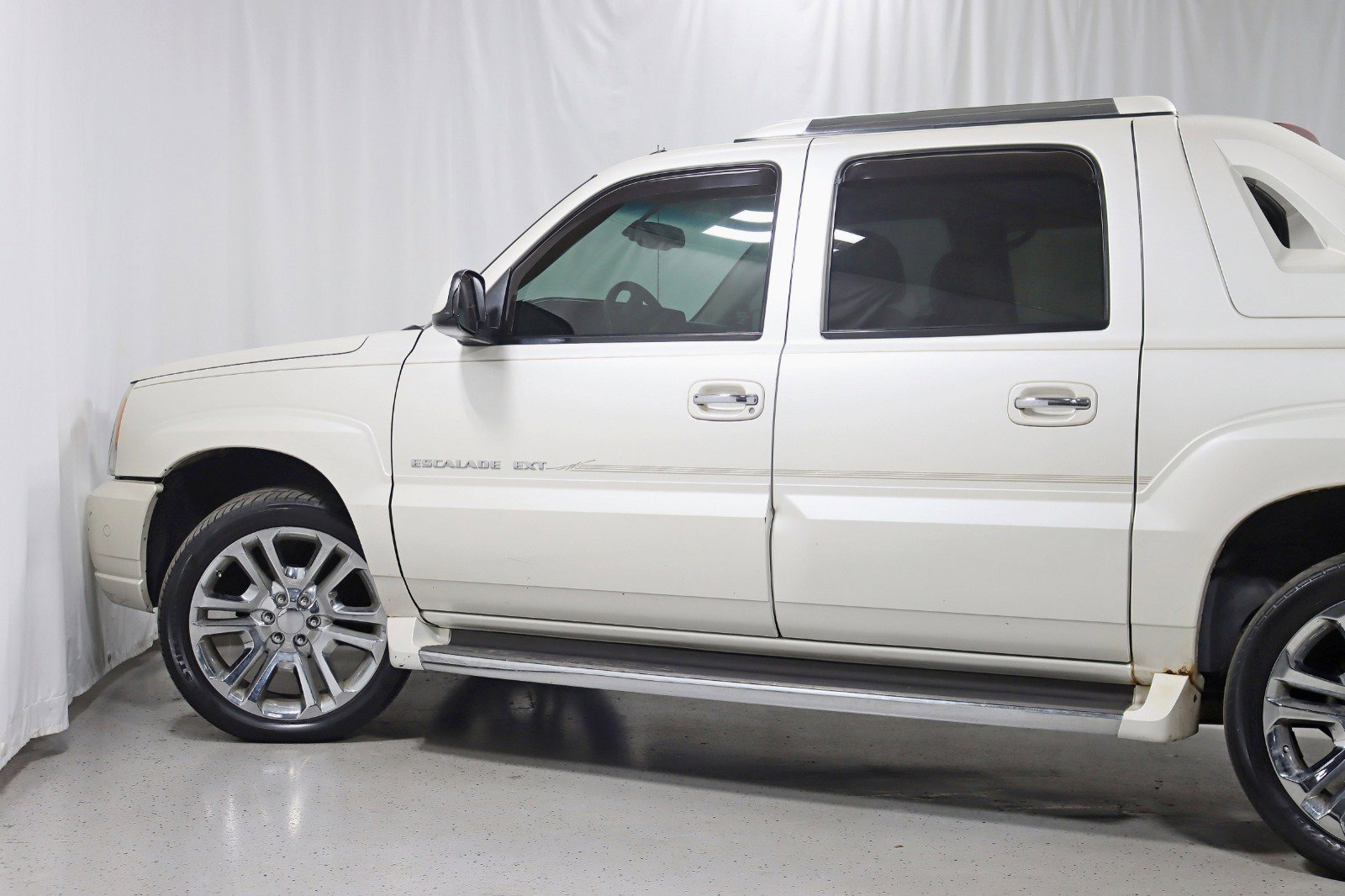 Used 2003 Cadillac Escalade EXT image 11