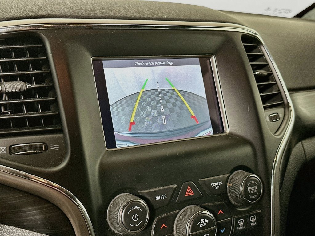 Used 2019 Jeep Grand Cherokee Laredo AWD/4WD image 18
