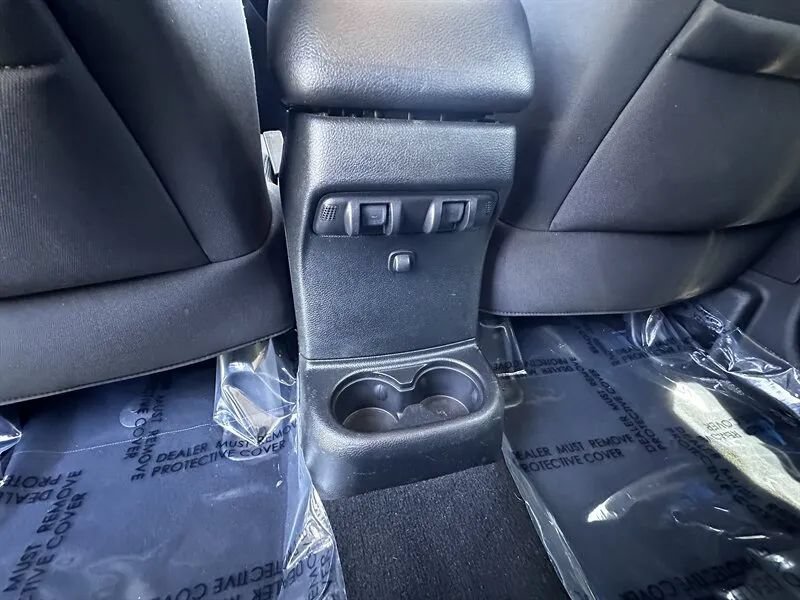 Used 2015 Jeep Wrangler Unlimited Sahara w/ Connectivity Group AWD/4WD image 28