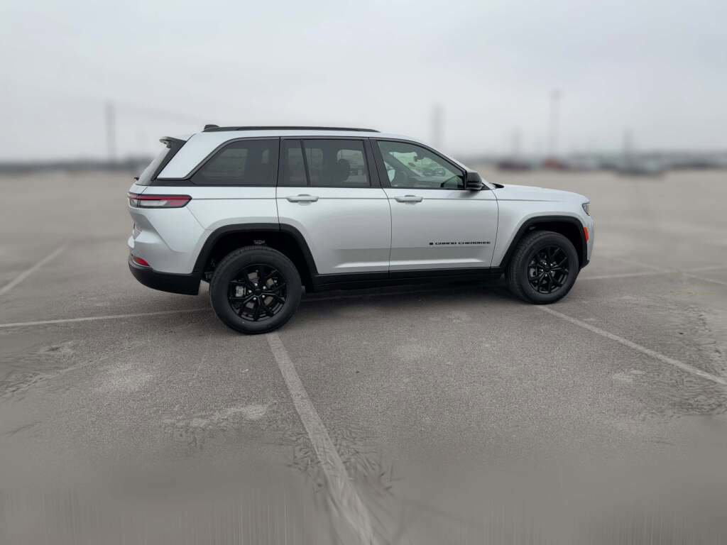 New 2026 Jeep Grand Cherokee Altitude image 13