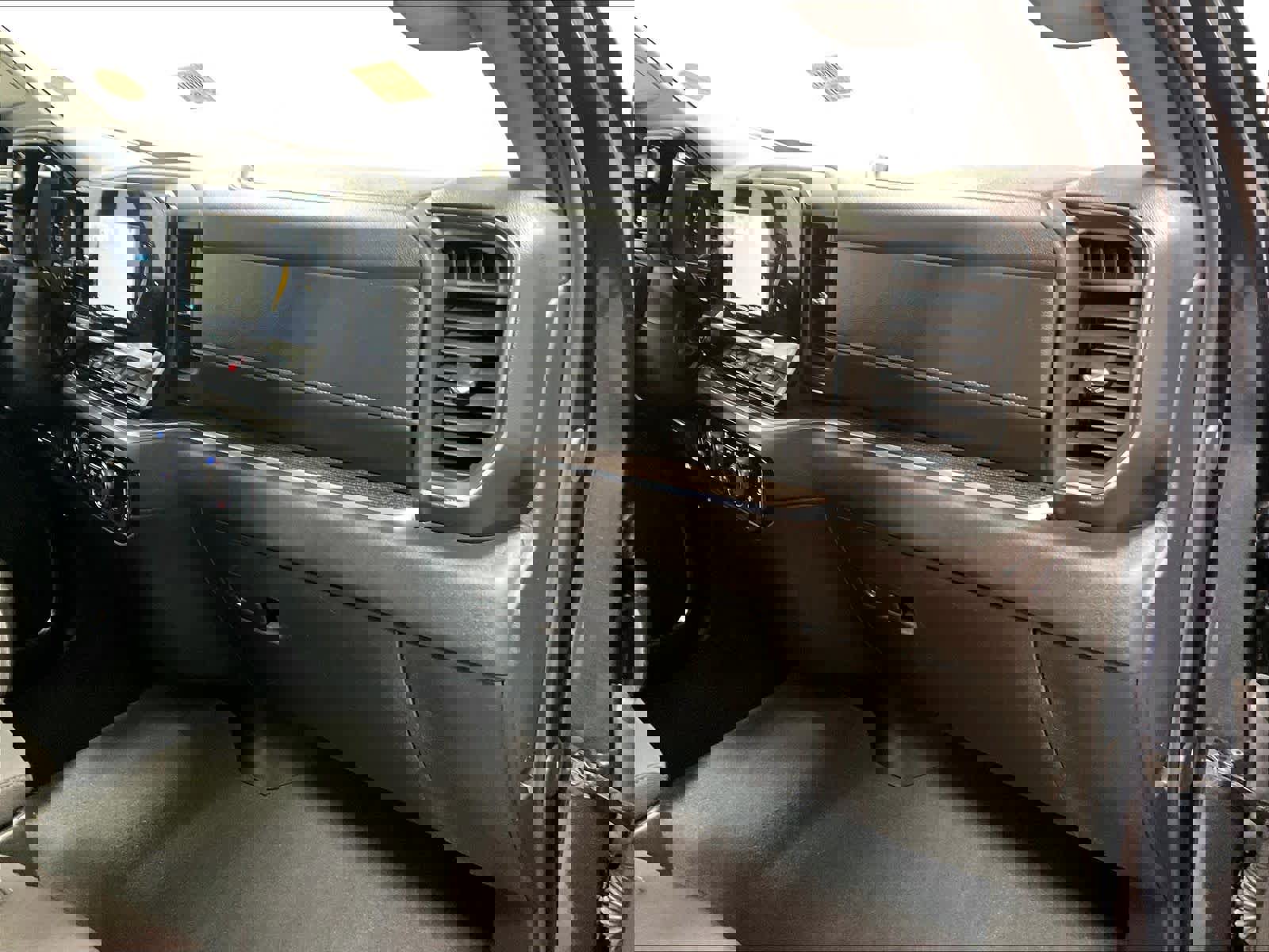 Used 2024 Chevrolet Silverado 1500 LT image 13