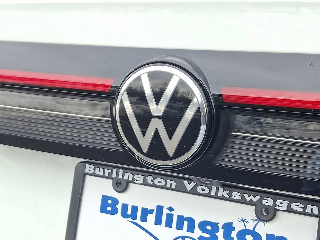 Certified 2025 Volkswagen Taos SE AWD/4WD image 31