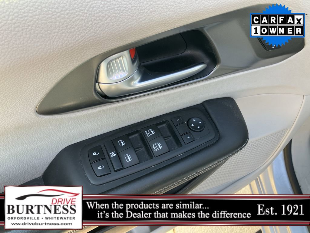 Used 2024 Chrysler Pacifica Touring-L FWD image 28