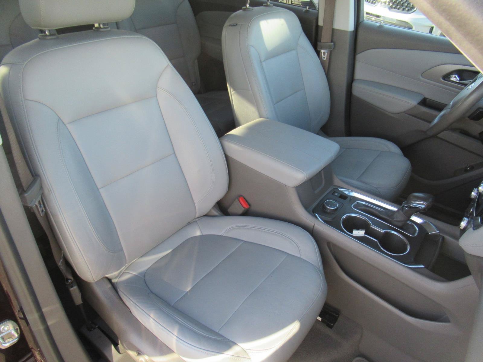 Used 2021 Chevrolet Traverse LT w/ LT Premium Package AWD/4WD image 9