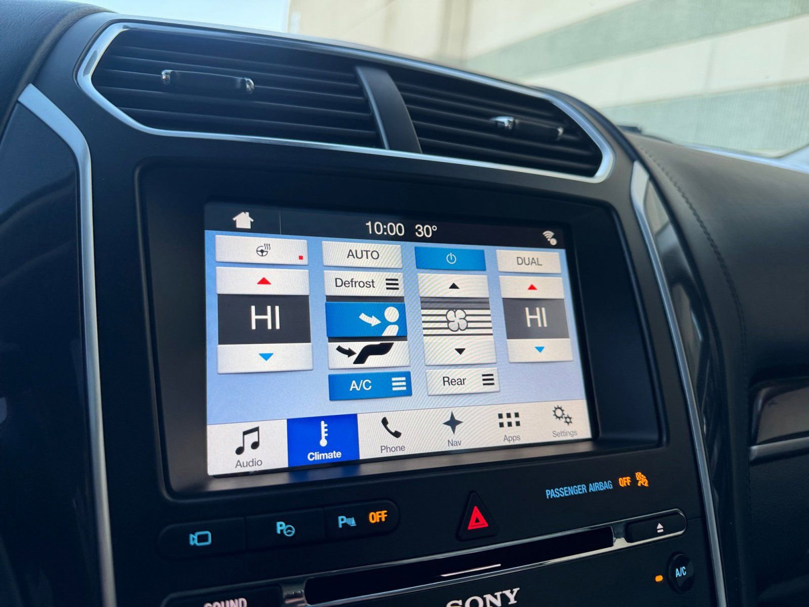 Used 2017 Ford Explorer Platinum image 30