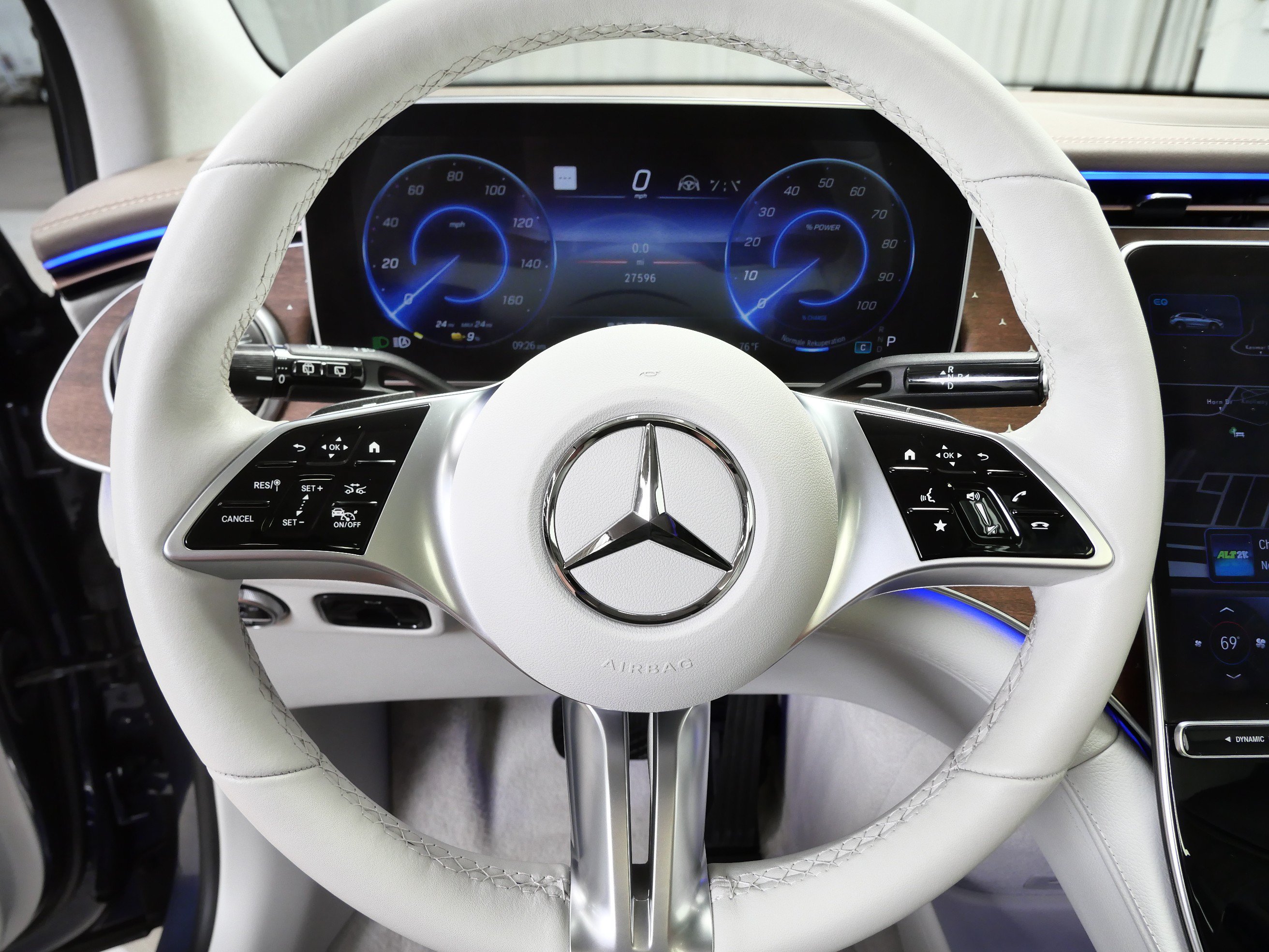 Certified 2023 Mercedes-Benz EQE 350+ 4MATIC SUV w/ Exclusive Trim Package image 25