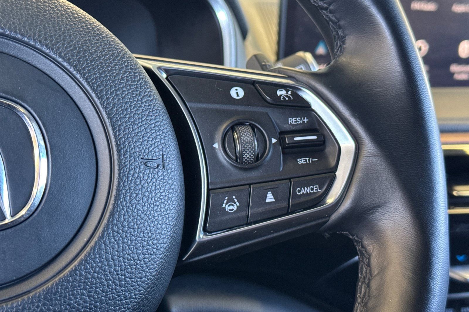 Used 2022 Acura MDX FWD image 35