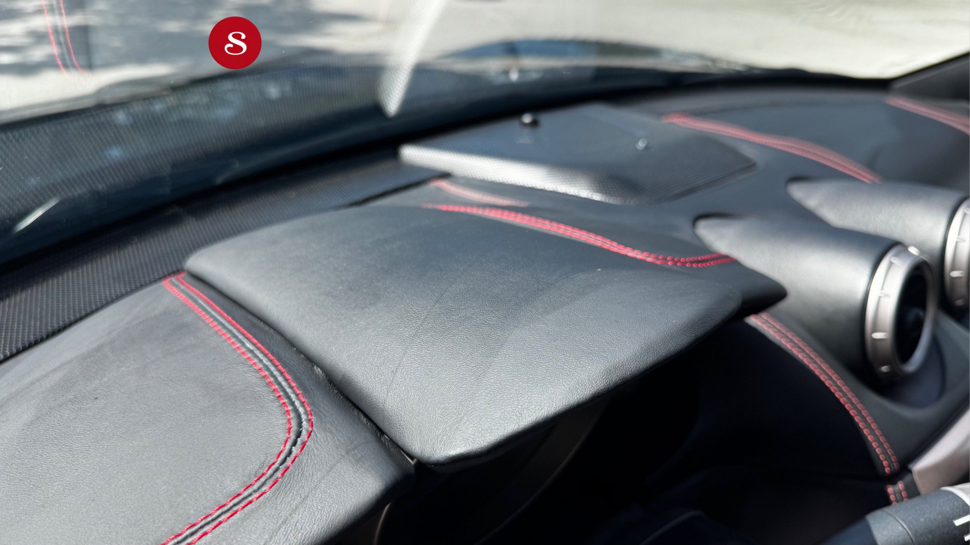 Used 2011 Ferrari California RWD image 19