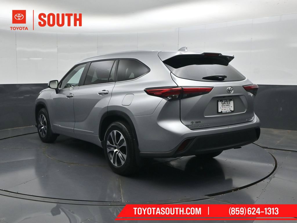 Used 2023 Toyota Highlander XLE AWD/4WD image 8