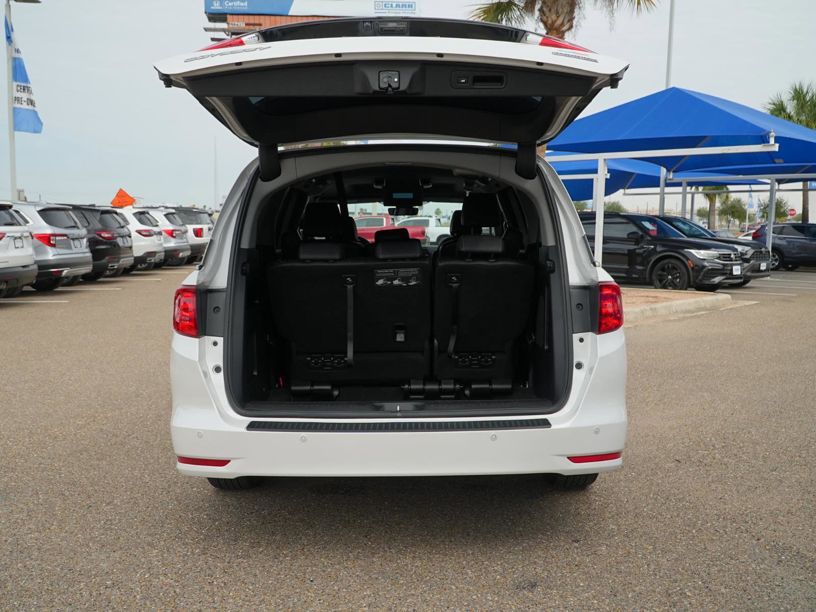Used 2023 Honda Odyssey Touring image 7