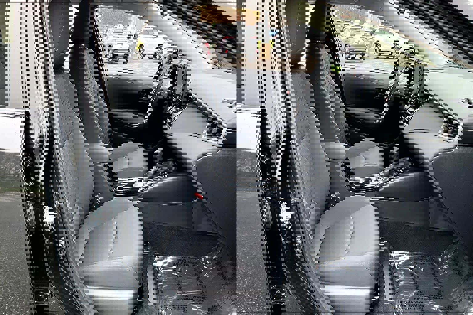 Used 2022 Toyota Corolla LE image 9