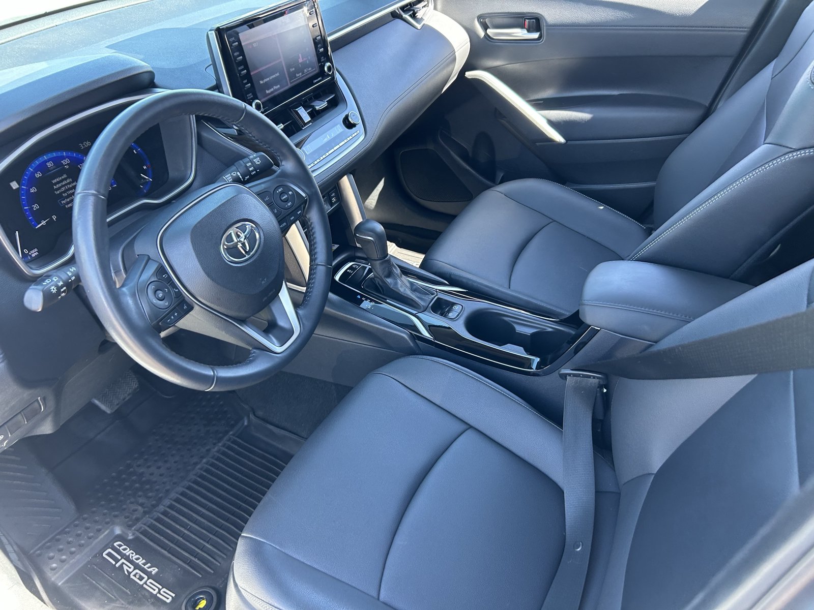 Used 2022 Toyota Corolla Cross XLE AWD/4WD image 26