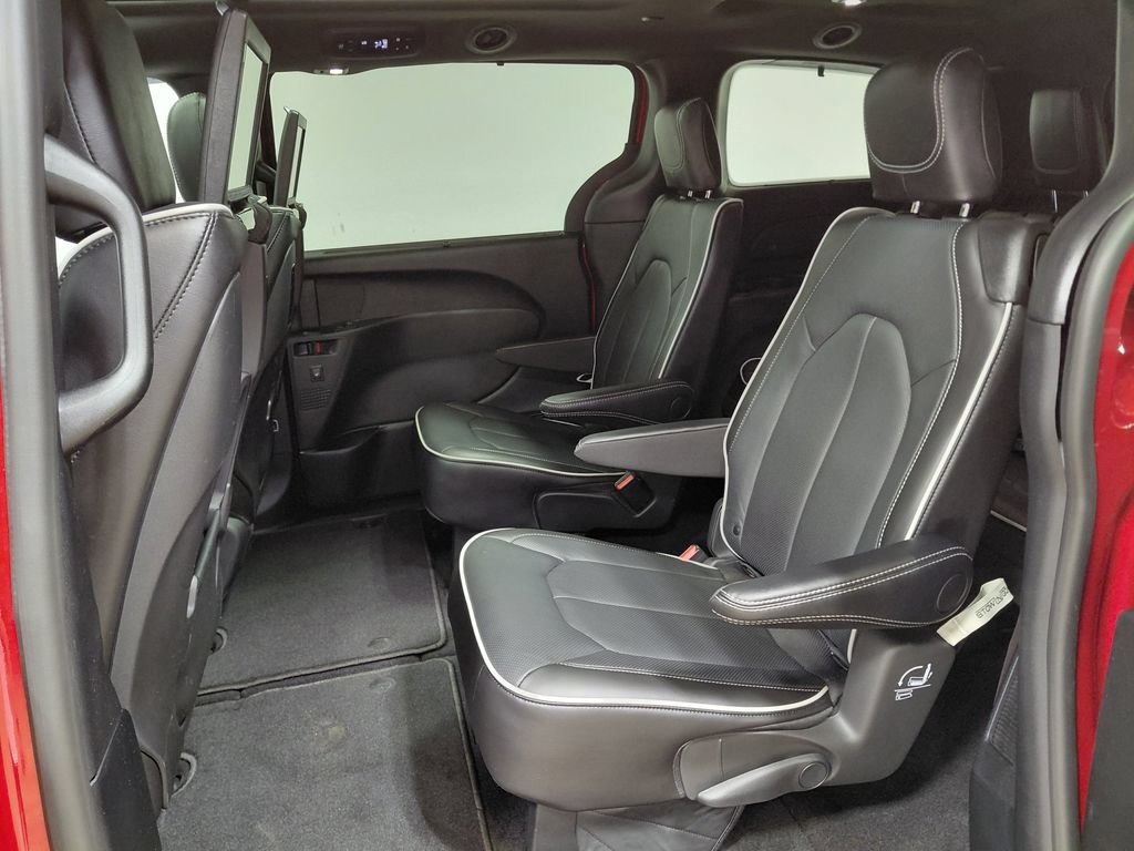 Used 2025 Chrysler Pacifica Limited w/ Uconnect Theater Family Group AWD/4WD image 52