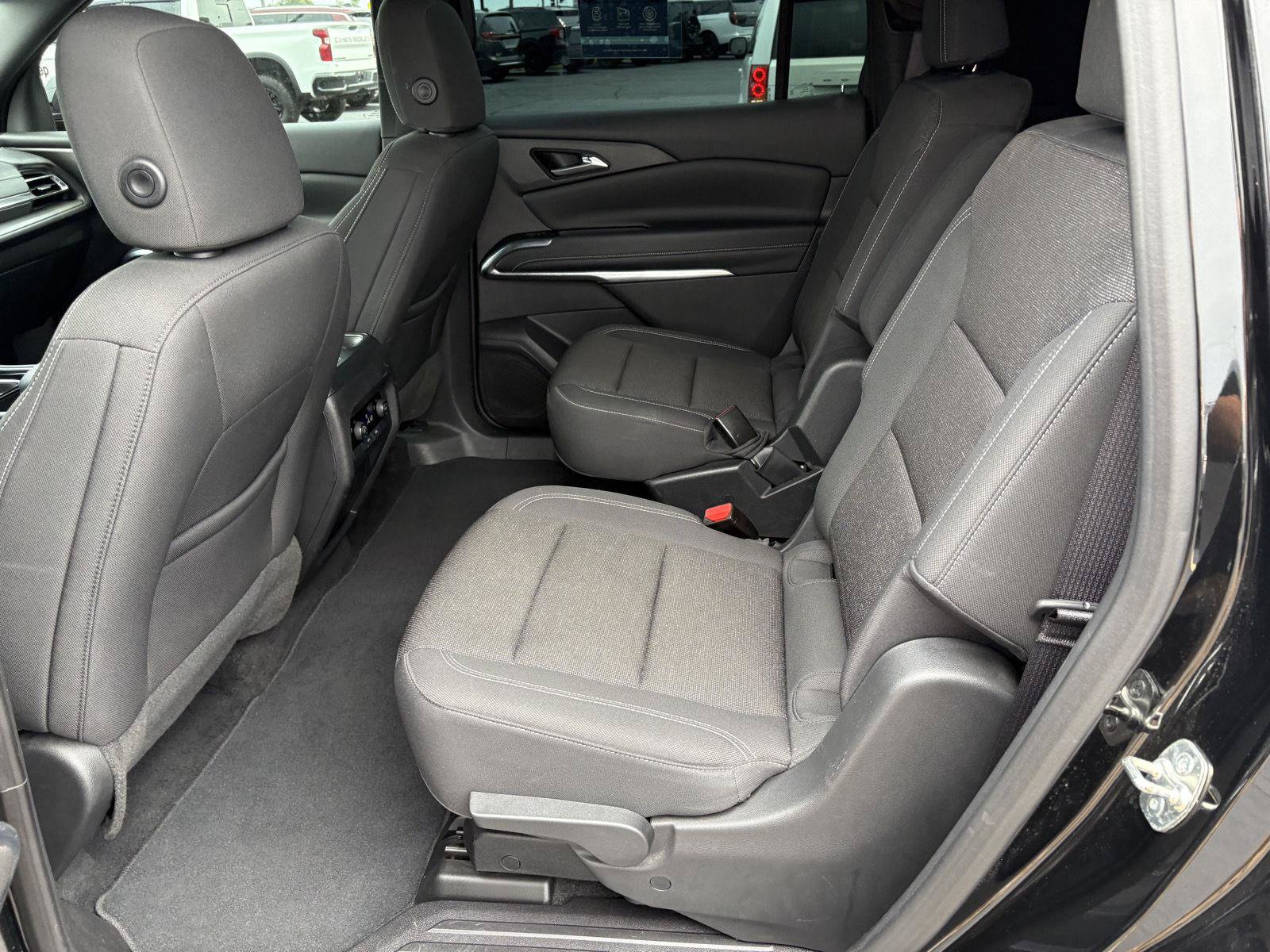 Used 2025 Chevrolet Traverse LT FWD image 14