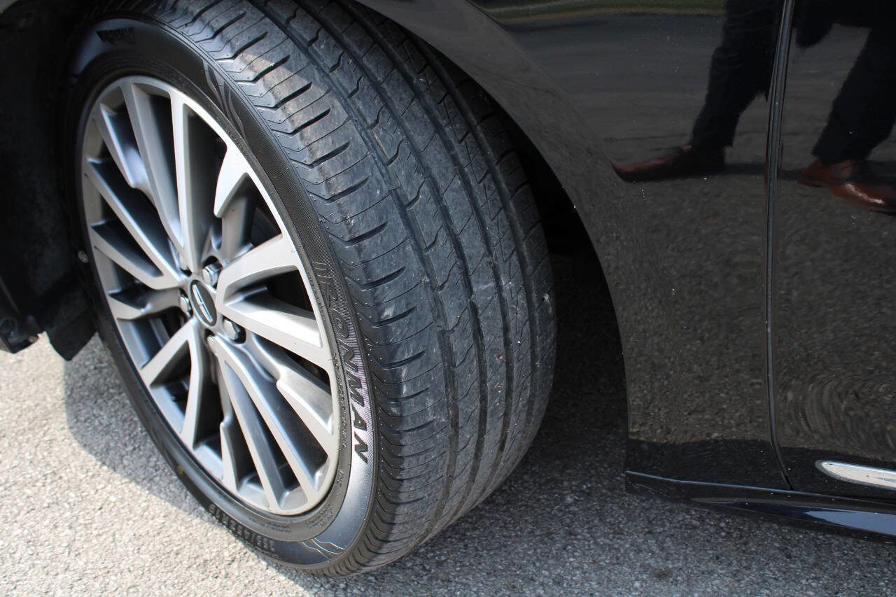 Used 2017 Lincoln Continental Select image 13