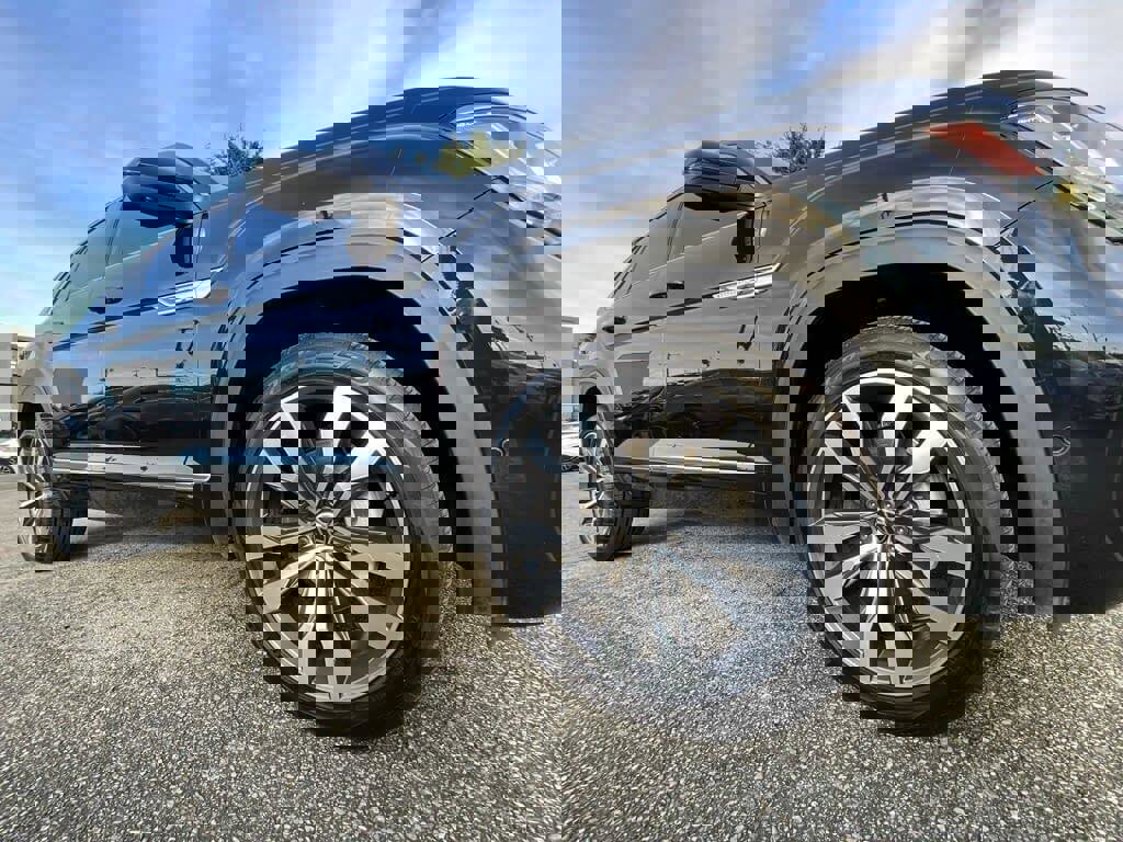 Used 2022 Volkswagen Atlas Cross Sport SEL Premium R-Line image 10