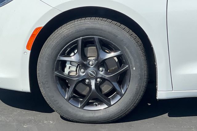 Used 2019 Chrysler Pacifica Touring-L w/ Advanced Safetytec Group image 35