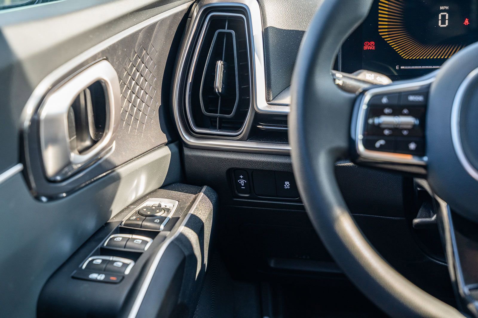 Used 2025 Kia Sorento LX image 26