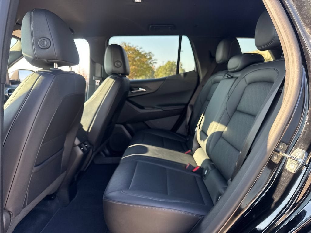 Used 2025 Chevrolet Equinox LT AWD/4WD image 13