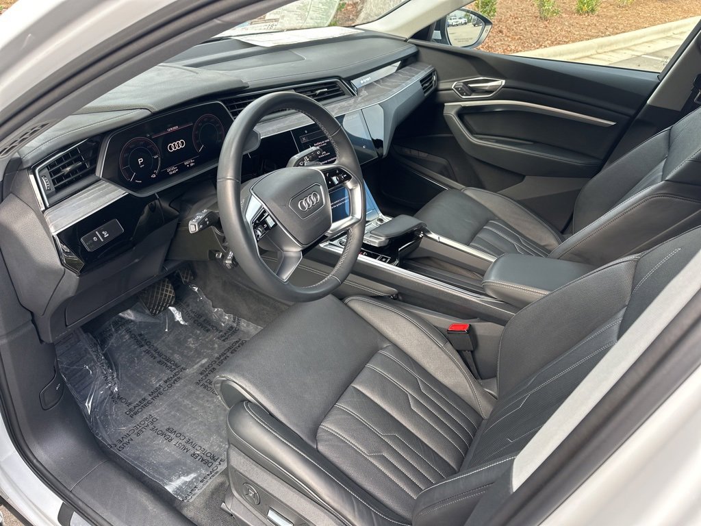 Used 2024 Audi Q8 e-tron Prestige image 11