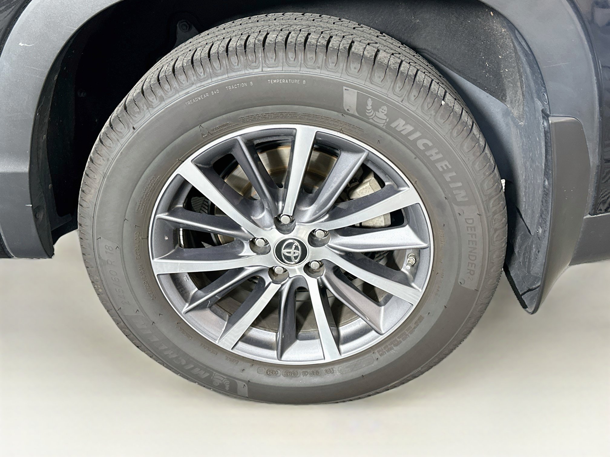 Used 2018 Toyota Highlander XLE AWD/4WD image 11