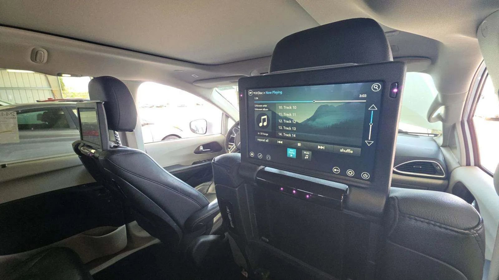 Used 2018 Chrysler Pacifica Touring-L Plus w/ Advanced Safetytec Group image 16