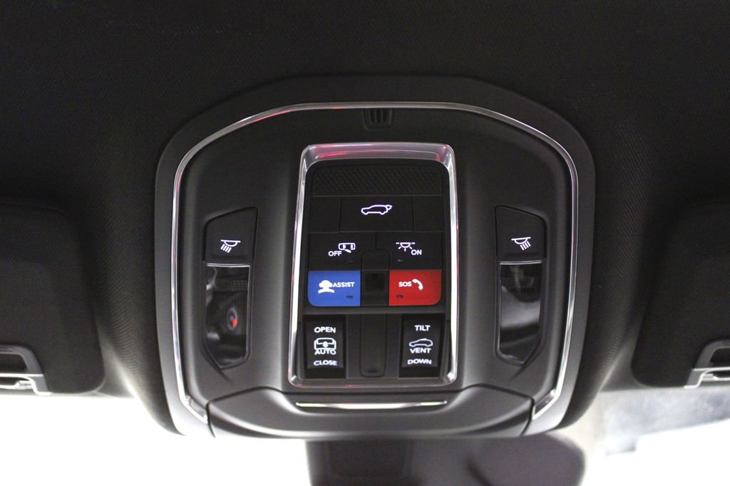 New 2025 Jeep Grand Cherokee Altitude image 23