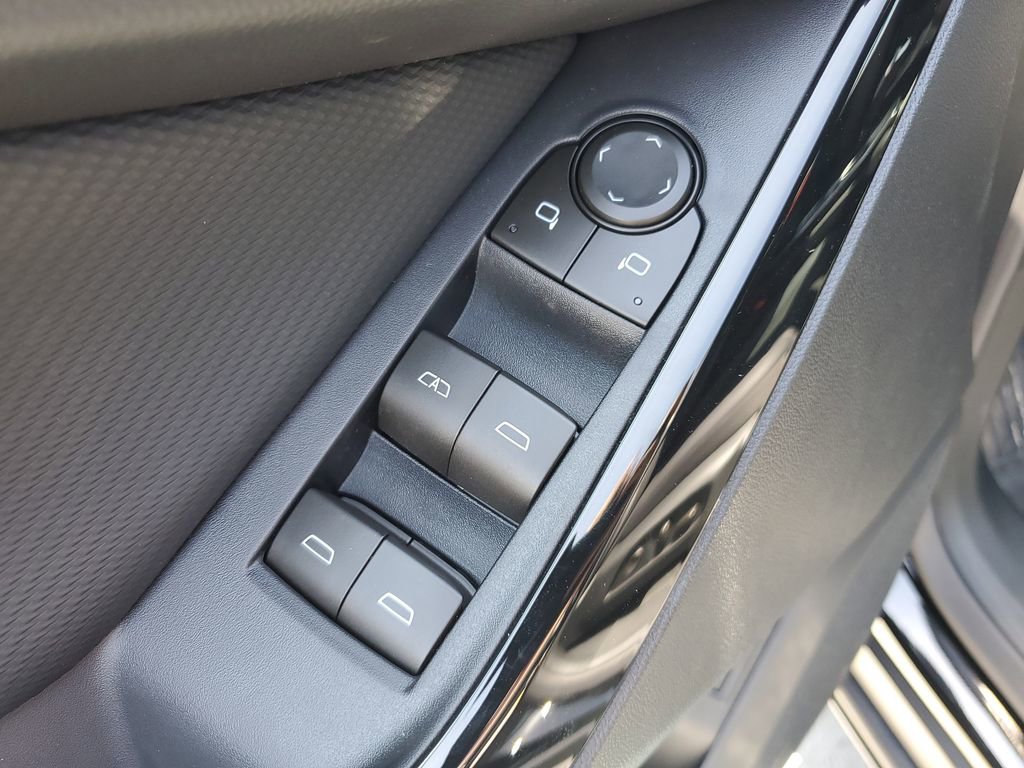 New 2026 Chevrolet Equinox LT w/ Convenience Package II image 21