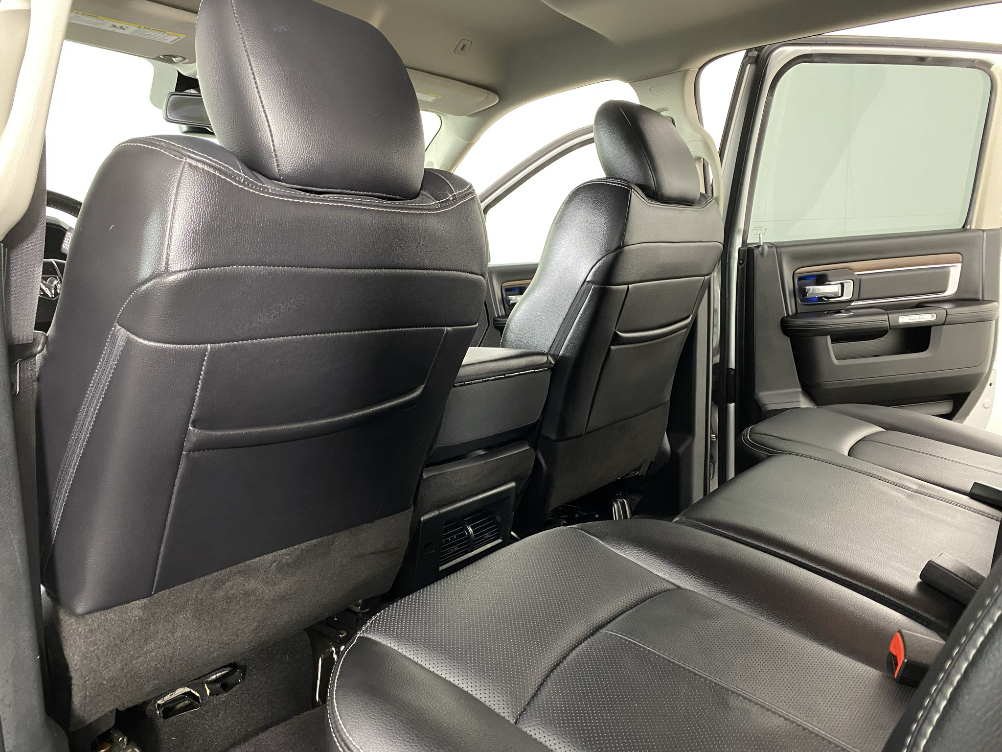 Used 2018 RAM 1500 Laramie w/ Convenience Group AWD/4WD image 26