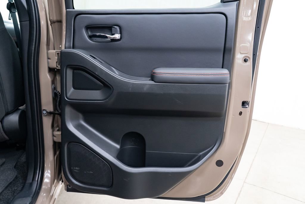 Used 2024 Nissan Frontier PRO-4X image 25
