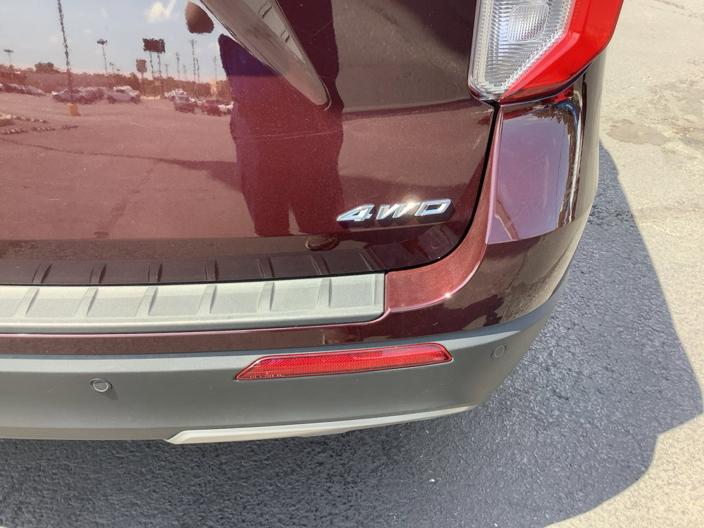 Used 2022 Ford Explorer XLT w/ Equipment Group 202A image 9