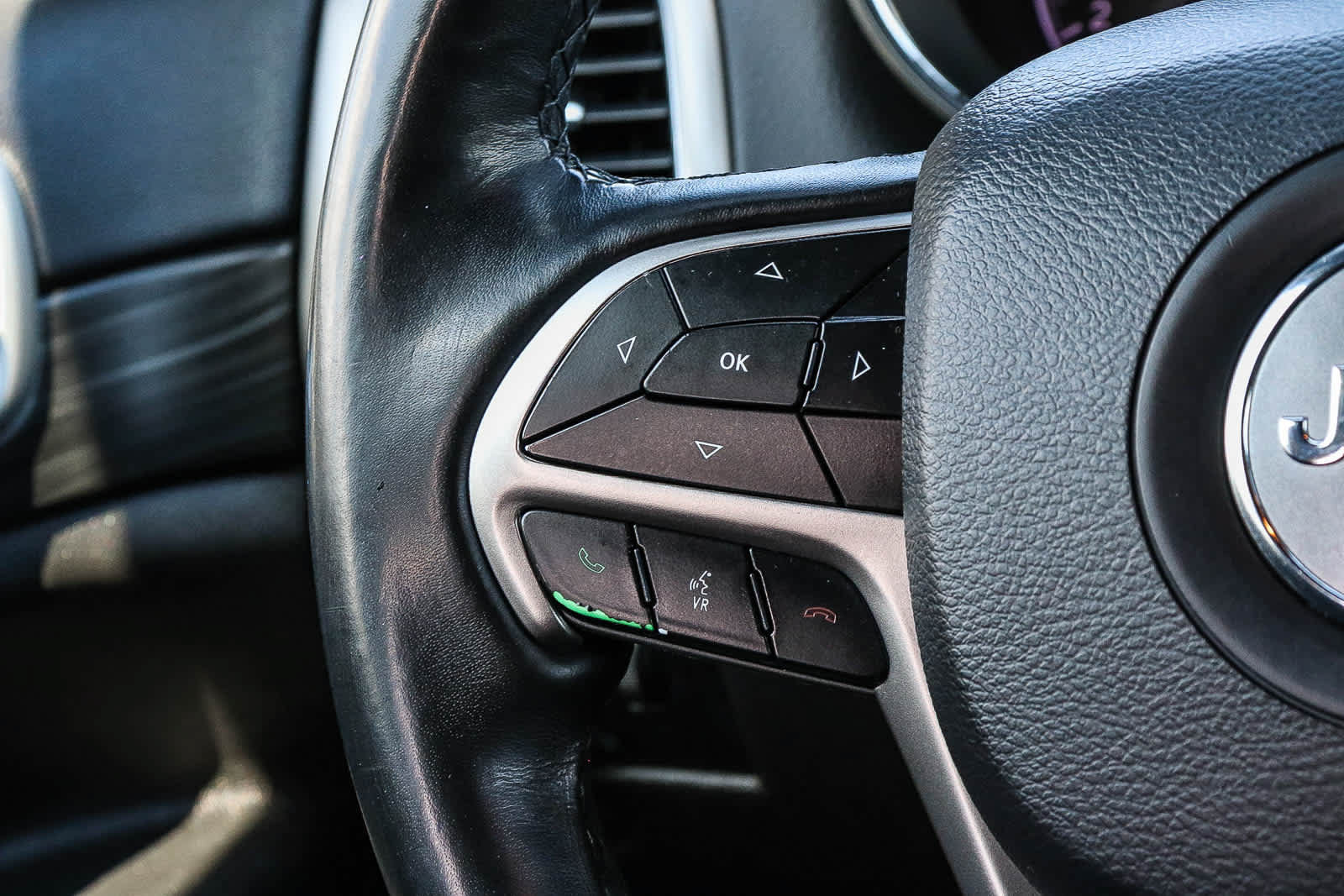 Used 2019 Jeep Grand Cherokee Altitude RWD image 22