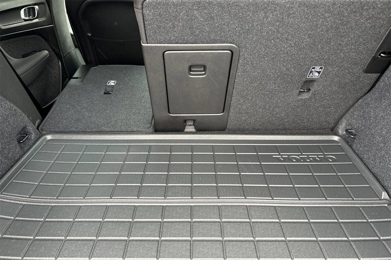 Certified 2025 Volvo XC40 B5 Core w/ Protection Package Premier image 14