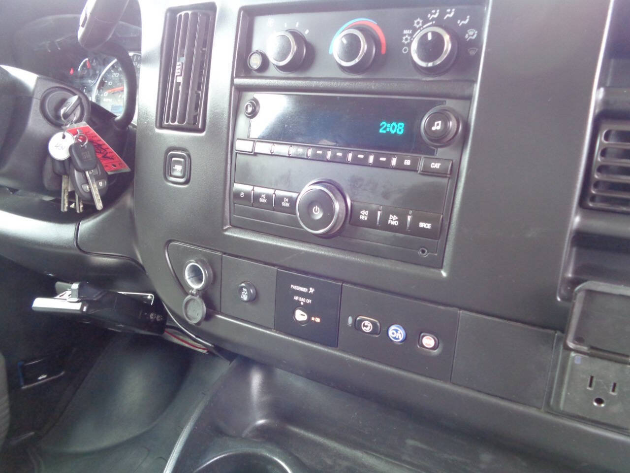 Used 2018 GMC Savana 3500 LT w/ LT Preferred Equipment Group RWD image 28