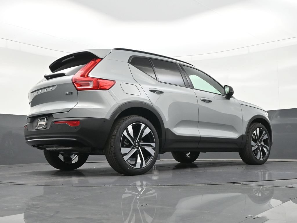 New 2026 Volvo XC40 B5 Plus AWD/4WD image 25
