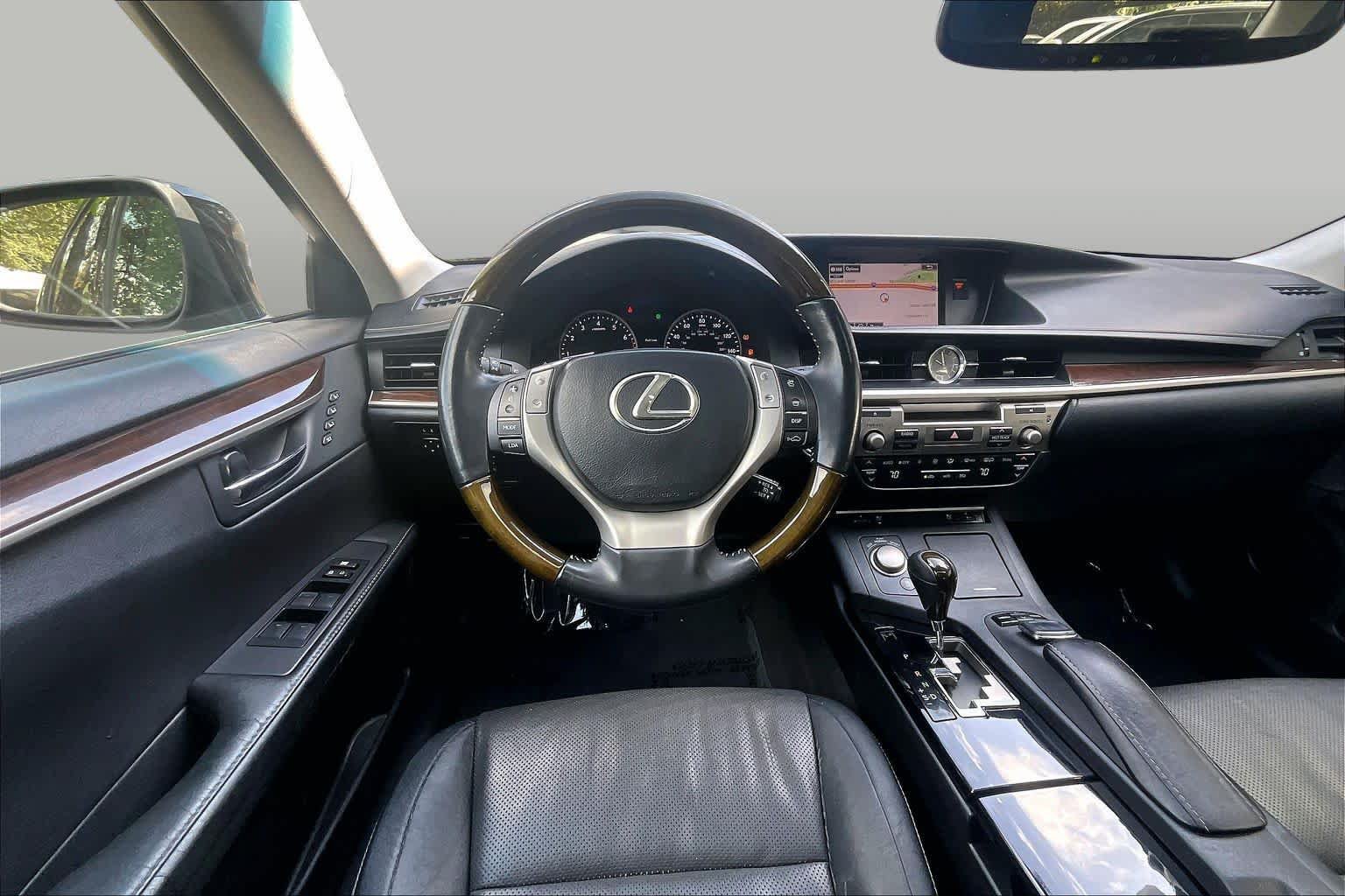 Used 2015 Lexus ES 350 w/ Premium Package FWD image 6