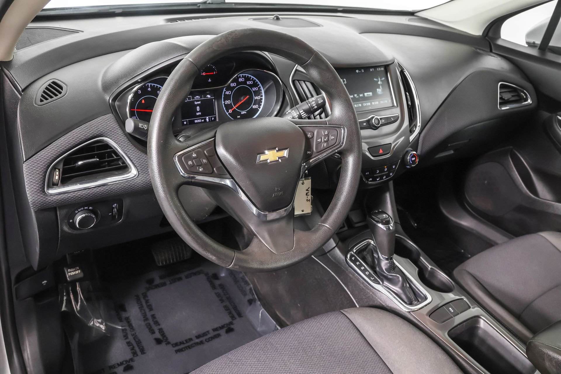 Used 2017 Chevrolet Cruze LT image 4