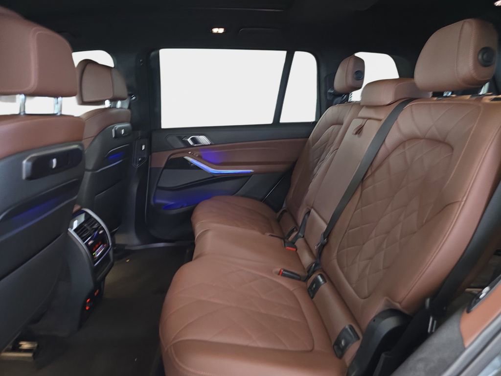 Used 2024 BMW X7 xDrive40i w/ M Sport Package AWD/4WD image 14