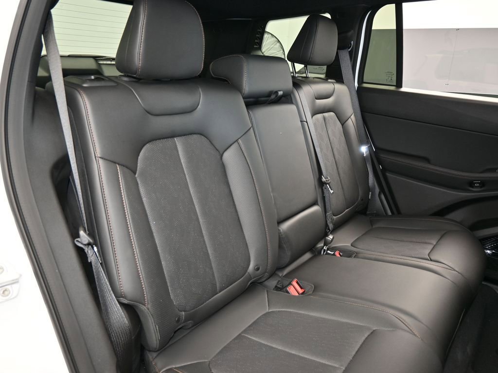 New 2026 Jeep Cherokee Overland image 37