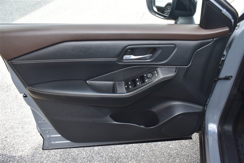 Used 2023 Nissan Rogue SV w/ SV Premium B Package AWD/4WD image 11