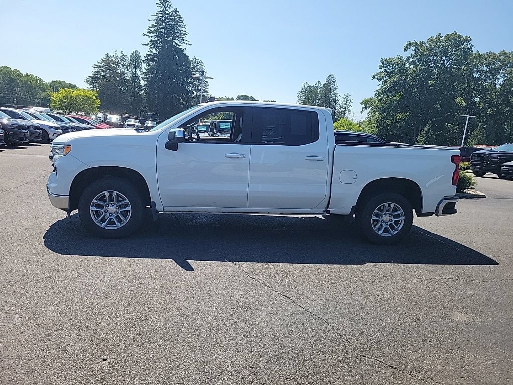 Used 2022 Chevrolet Silverado 1500 LT AWD/4WD image 7
