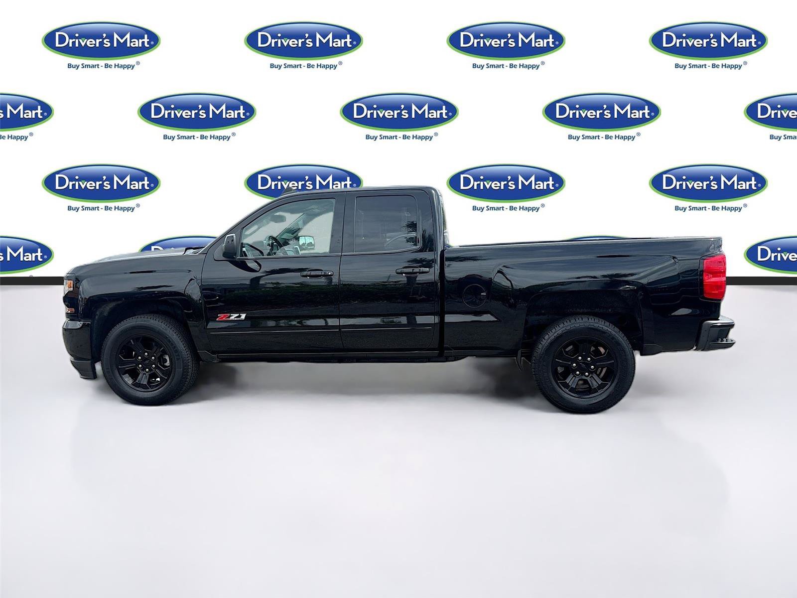 Used 2018 Chevrolet Silverado 1500 LT w/ Midnight Edition AWD/4WD image 4