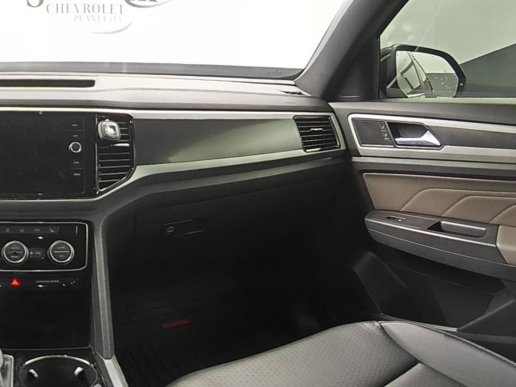 Used 2022 Volkswagen Atlas Cross Sport SEL R-Line AWD/4WD image 15